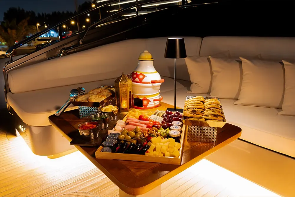 yacht dining dubai