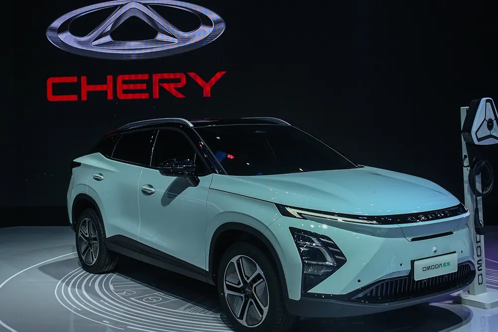 Main Image Which Cars Rule UAE Streets - Chinese or Japanese Vehicles?