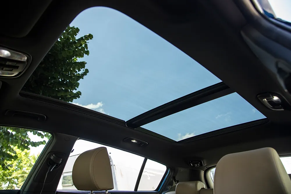 Kia SUV rental with sunroof Dubai