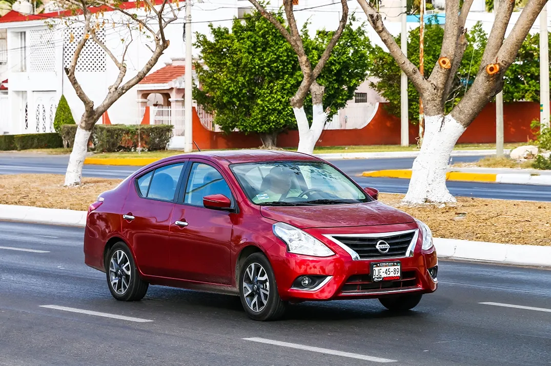  Nissan Sunny SL features