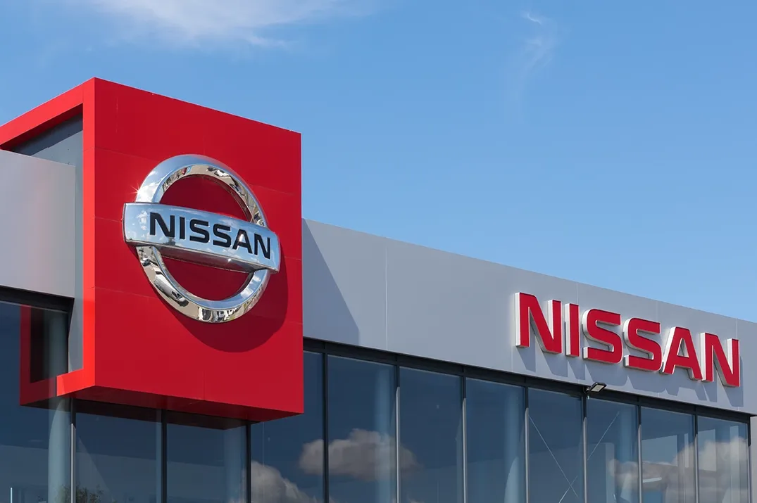 Nissan Sunny SL vs SV price comparison