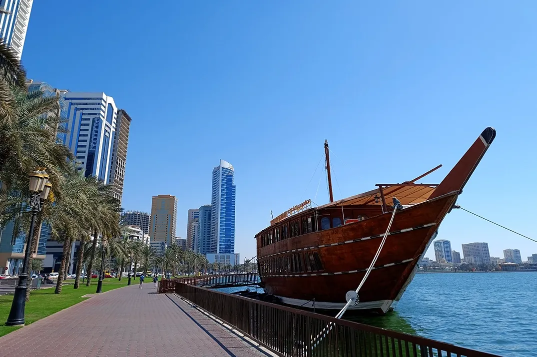 Main Image بحيرة خالد في الشارقة: دليل شامل لأجمل وجهات الاستجمام 2025