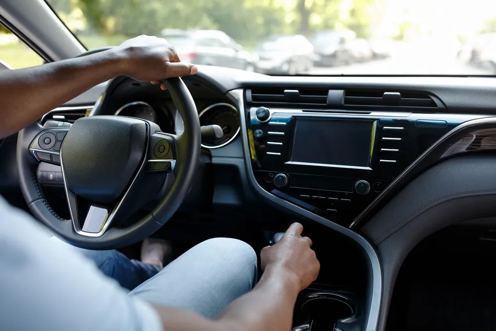 can i drive my car with expired registration in dubai