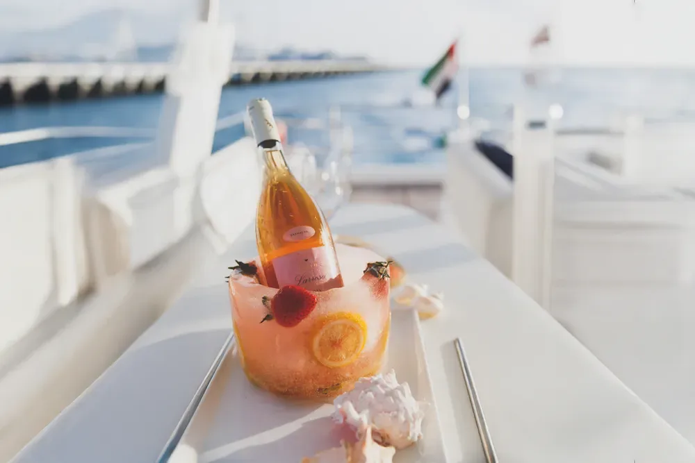 exclusive yacht rental dubai