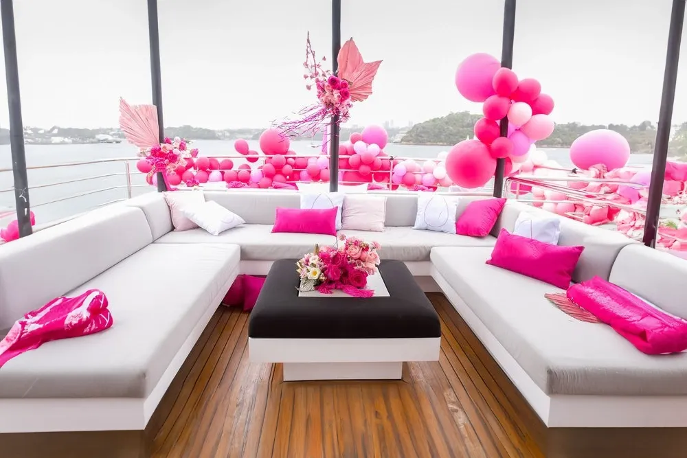 girls yacht party Dubai