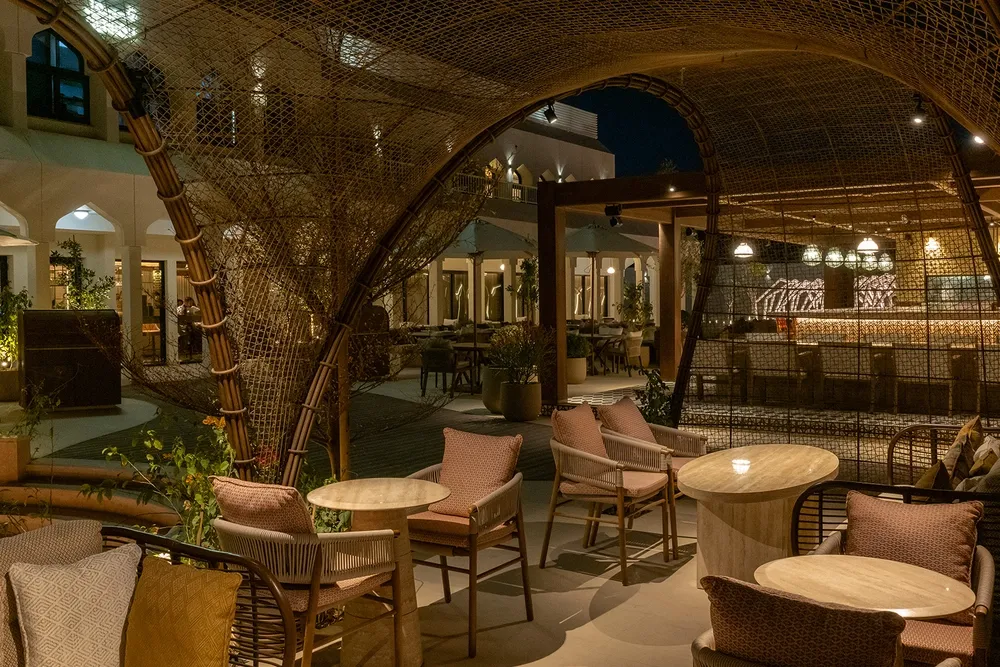 خيمة أساطير في أتلانتس النخلة