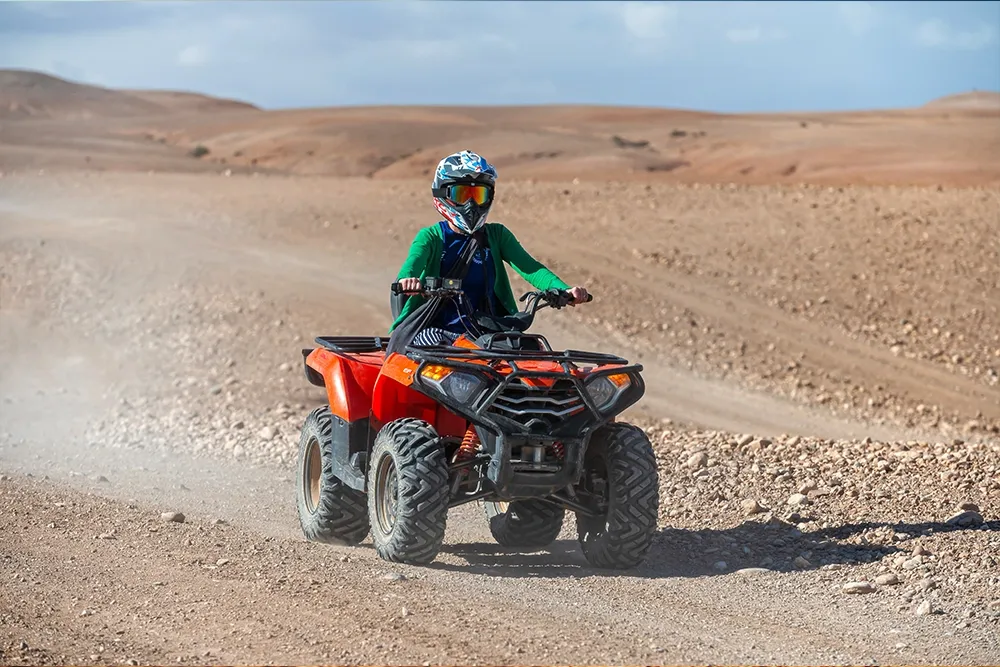 لماذا تُعد صحراء دبي الوجهة المثالية لمغامرات الباغي بليس