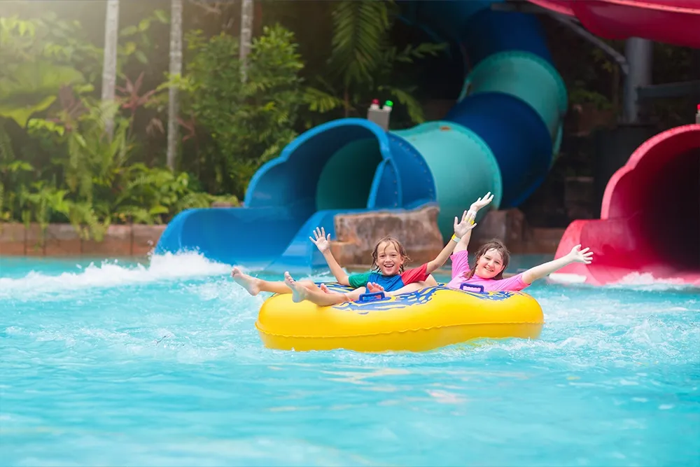 ما هي أشهر الحدائق المائية المناسبة للأطفال في دبي