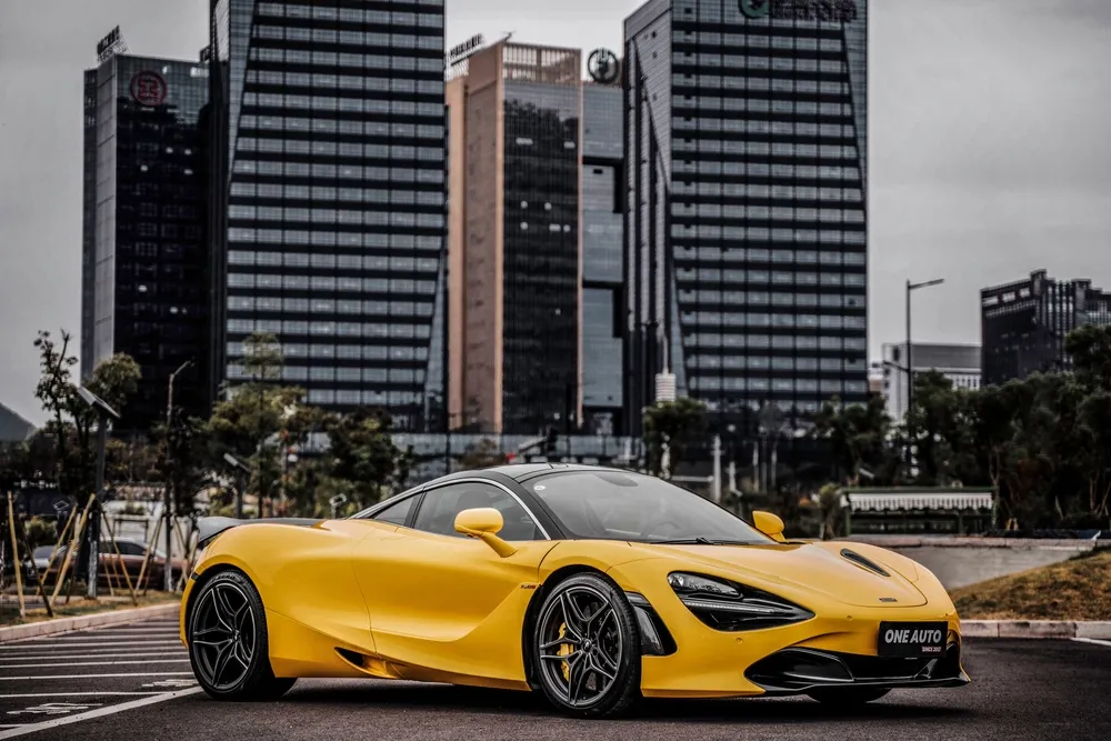 rent McLaren 720S Dubai