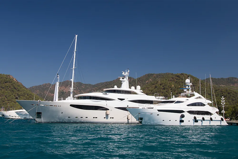 Main Image Dubai Luxury Yachts - Why Renting Beats Buying Every Time