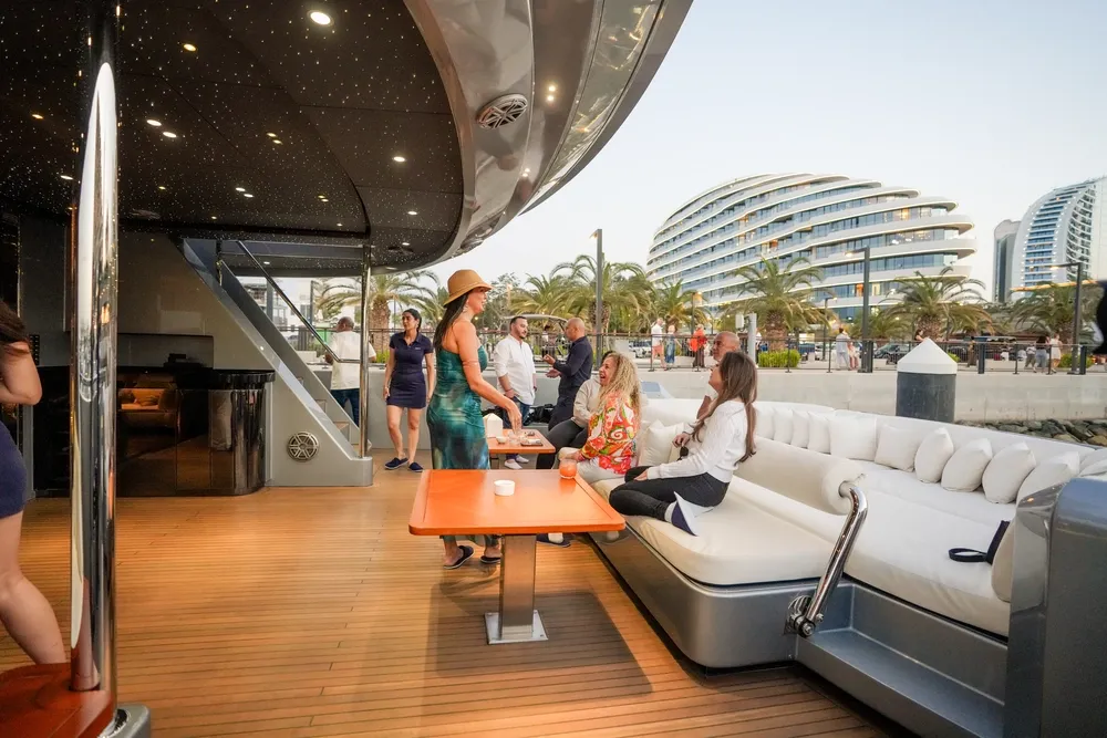 yacht party dubai