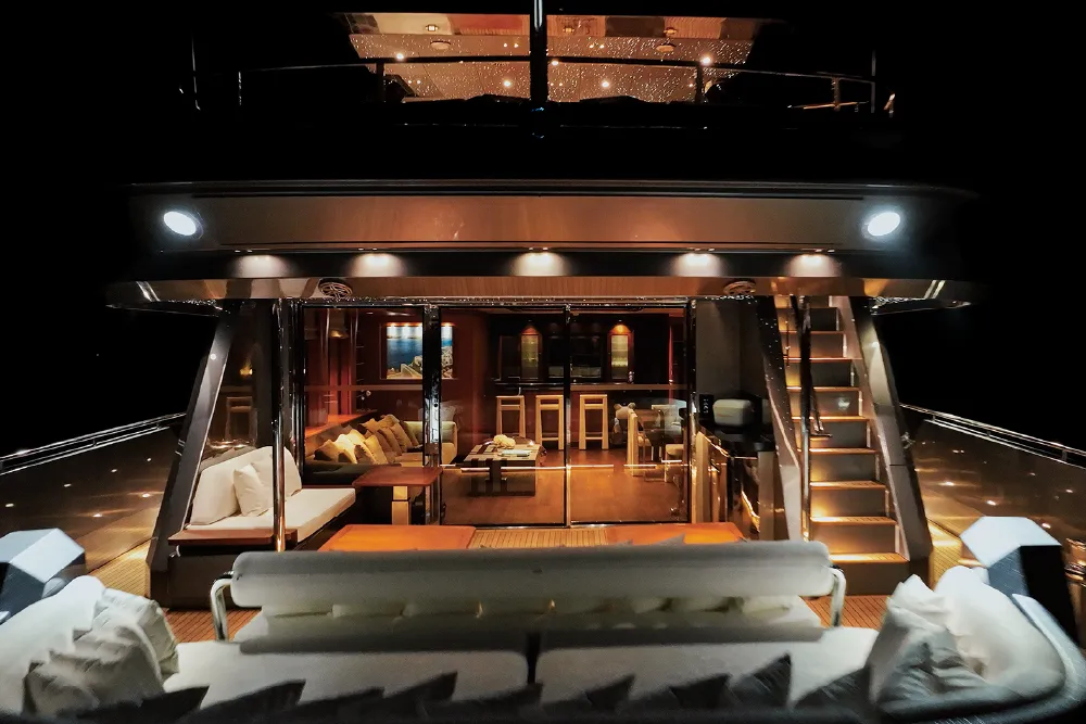 yacht party dubai