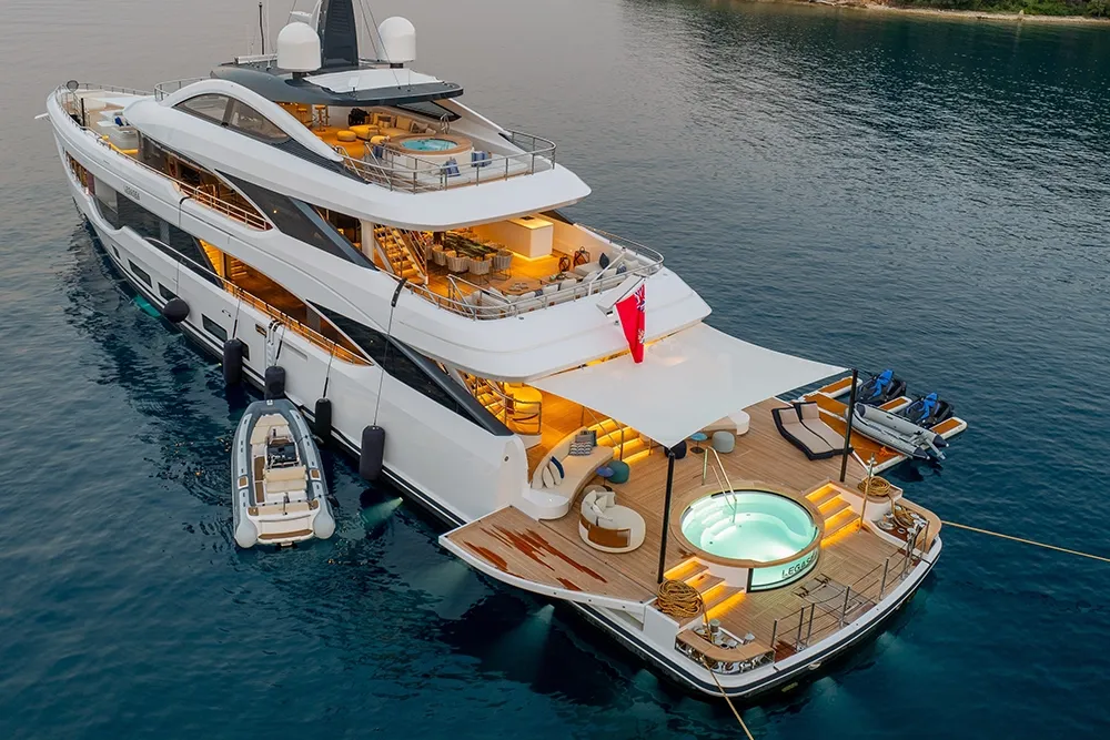 Main Image Experience Dubai Differently - Yacht Charter vs. Hotel Stay